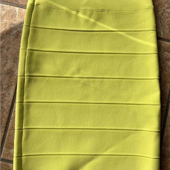 BCBG Yellow Bodycon Skirt: A Bold Statement Piece for Your Wardrobe! - Picture 1 of 2